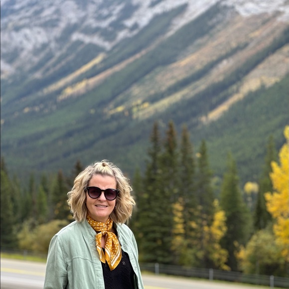 Meet your Posher, Lori - Picture 1 of 1